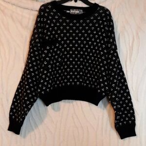 Sweater black w/ white pattern 80's sz large
